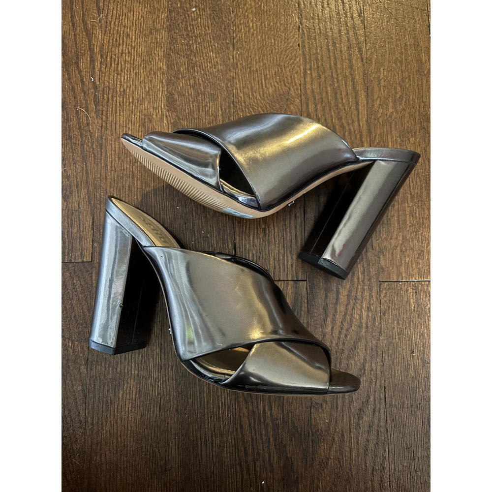 DISCOUNT SHIPPING NWT Schutz Womens Maisie Metallic High Heel Sandals - Picture 2 of 8